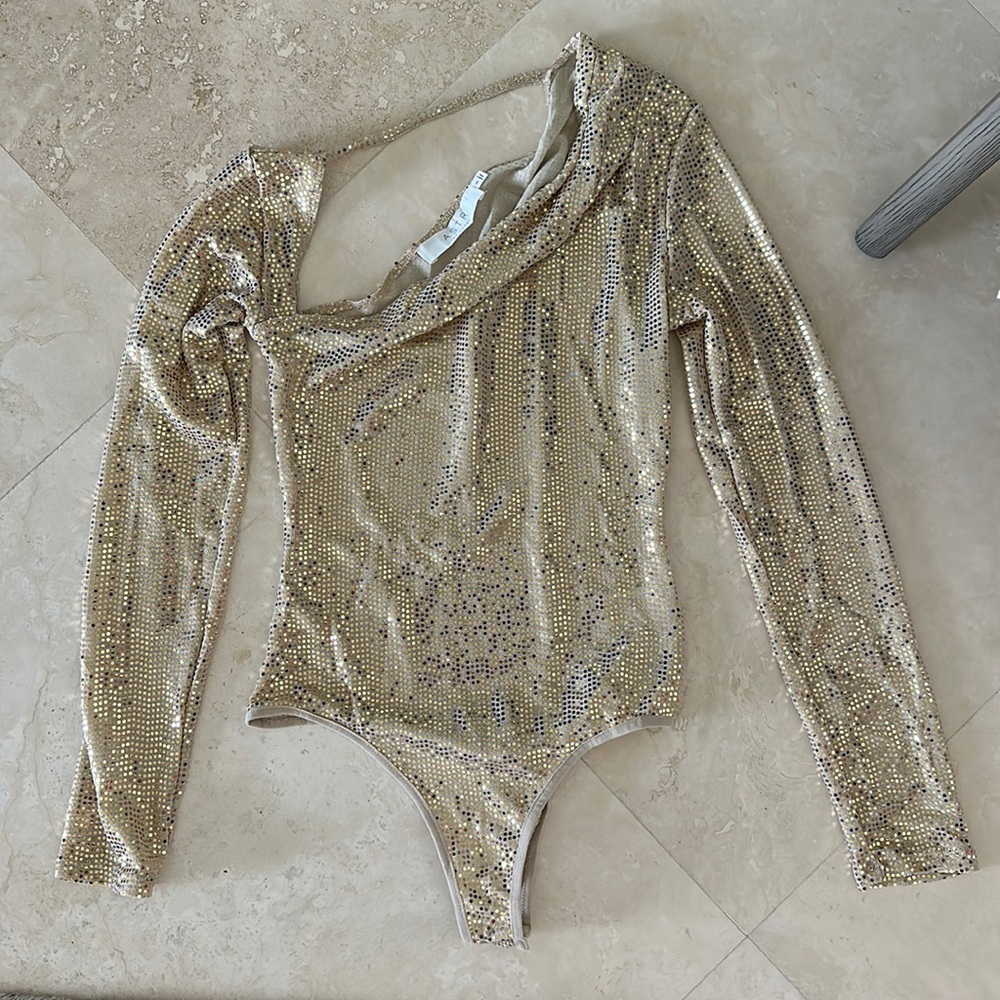 ASTR Della gold sequin glitter asymmetrical bodysuit